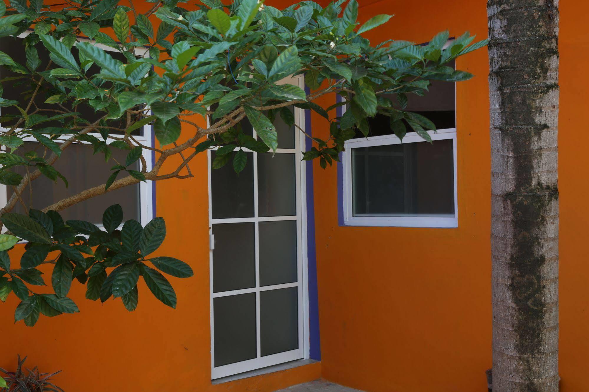 Weary Traveler Hostel Tulum Exterior photo